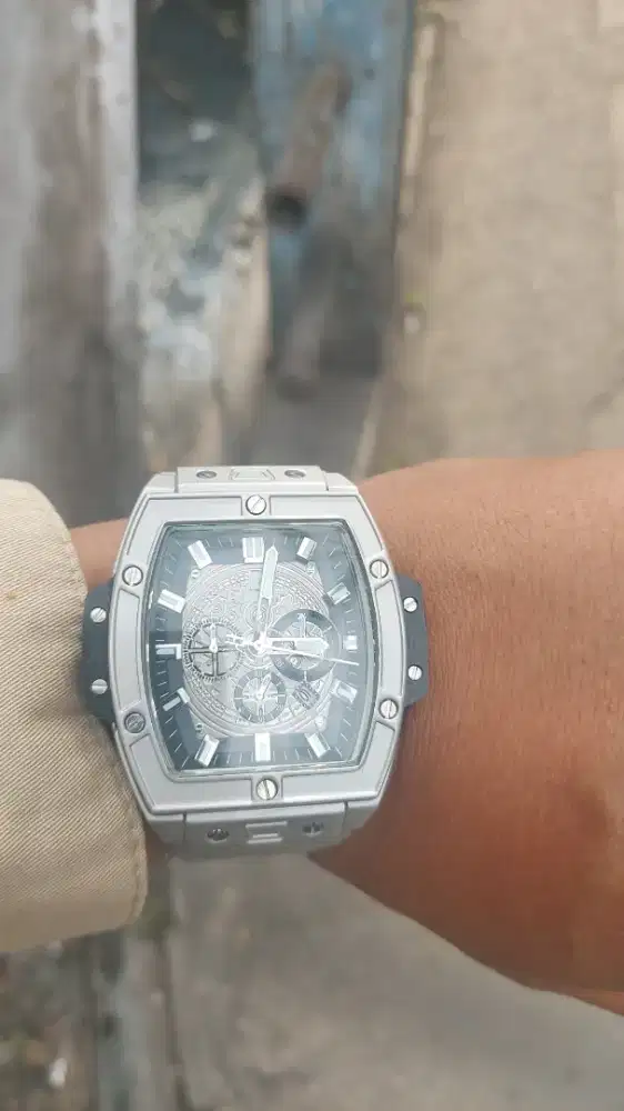 Jam tangan hublot