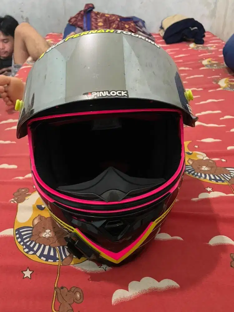 Helm pelindung kepala