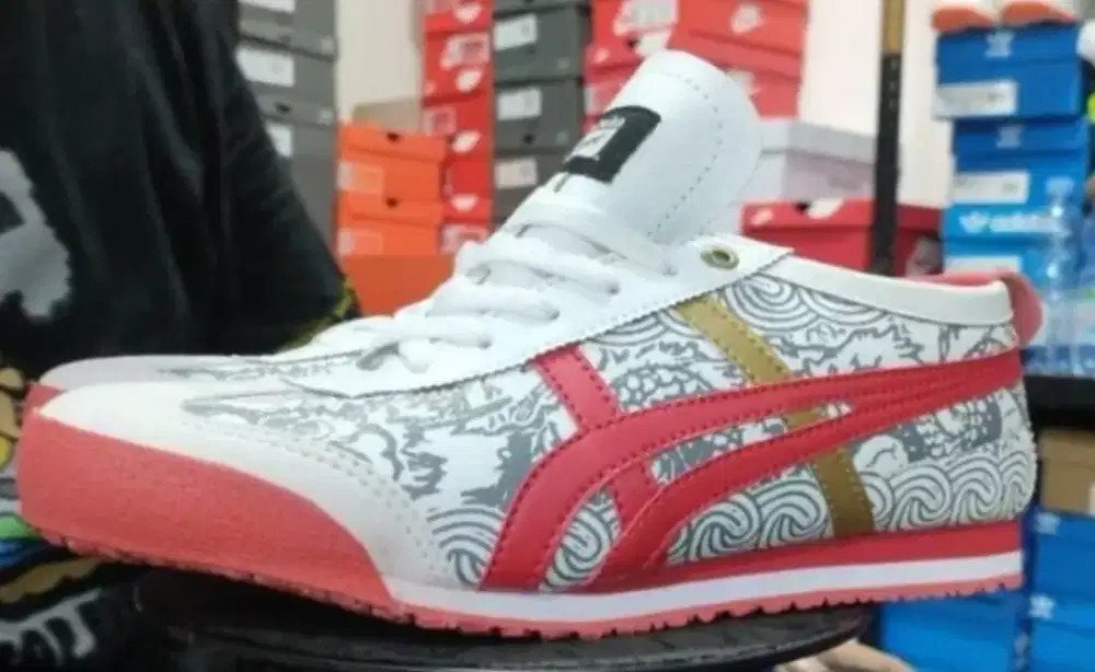 Sepatu Onitsuka x Chun Li