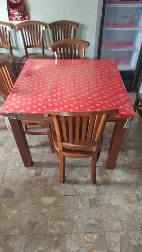 Meja kursi makan