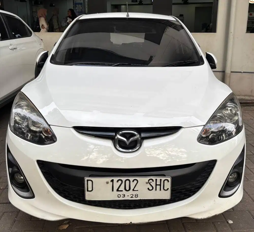 Mazda2 Putih 2012