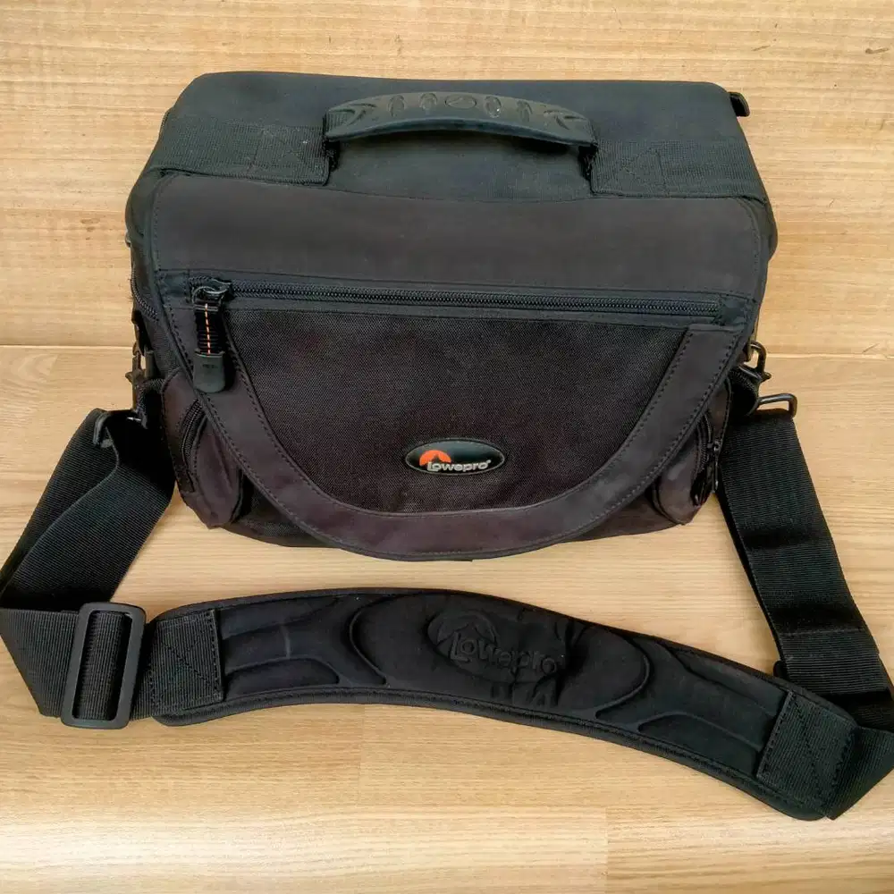 Tas Kamera Lowepro Nova 4 AW Original - Kapasitas Besar Muat DSLR + Le