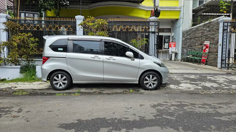 Honda Freed E psd matik 2011