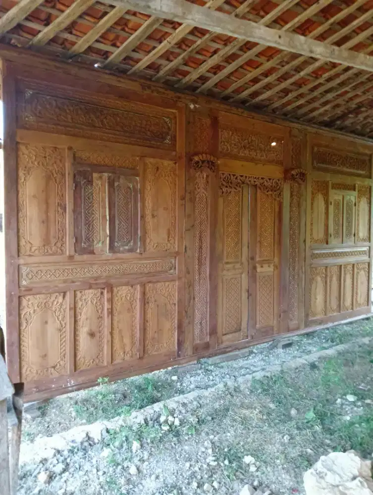 Gebyok kuno ful ukir