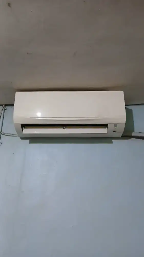 AC Daikin 1 PK dingin dan terawat.