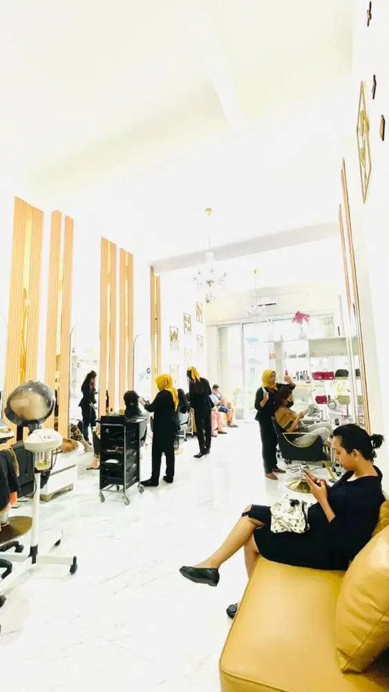 DIBUTUHKAN KARYAWAN SALON HAIRSTYLIST DAN KAPSTER TERAPIS