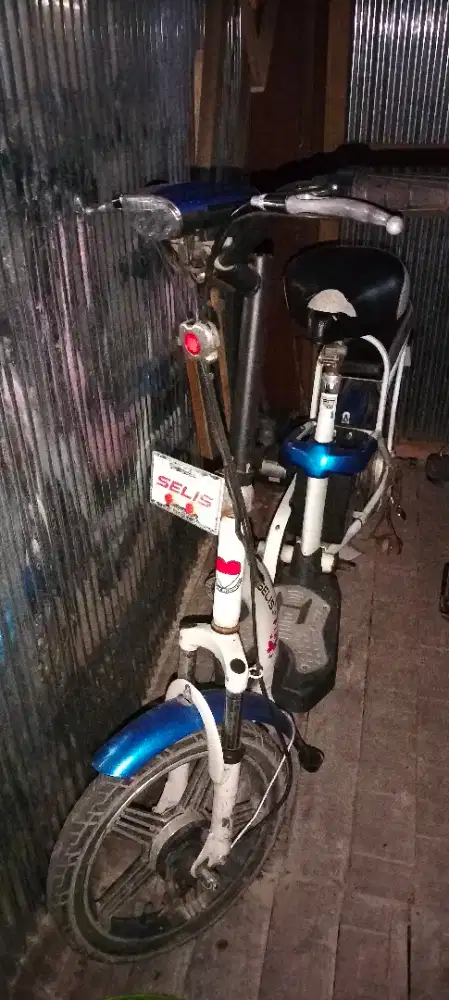 Sepeda listrik selis