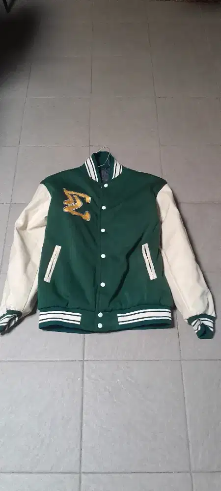 Jual jaket warna hijau gak bisa jauh-jauh