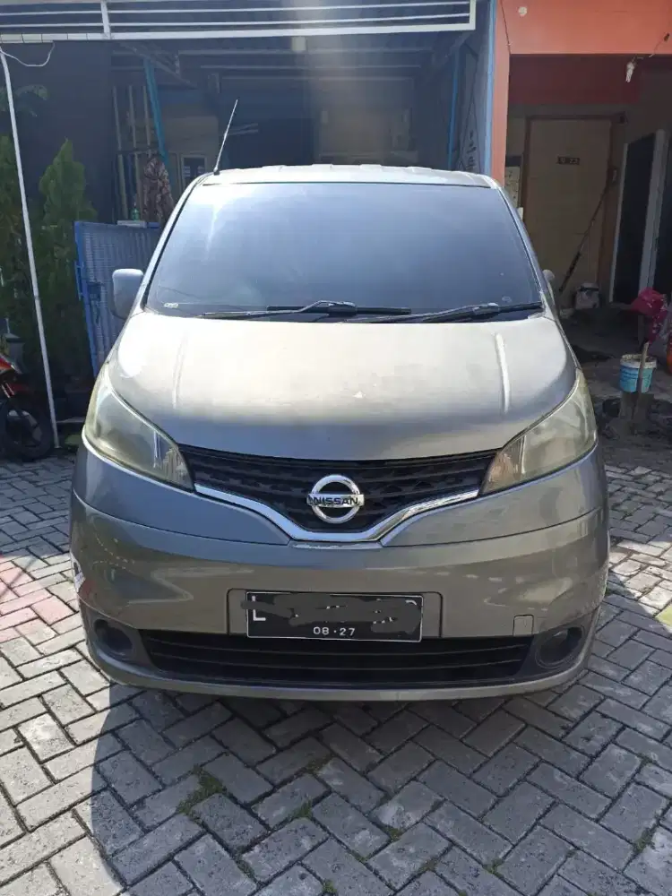 Nissan evalia 2012 M/T