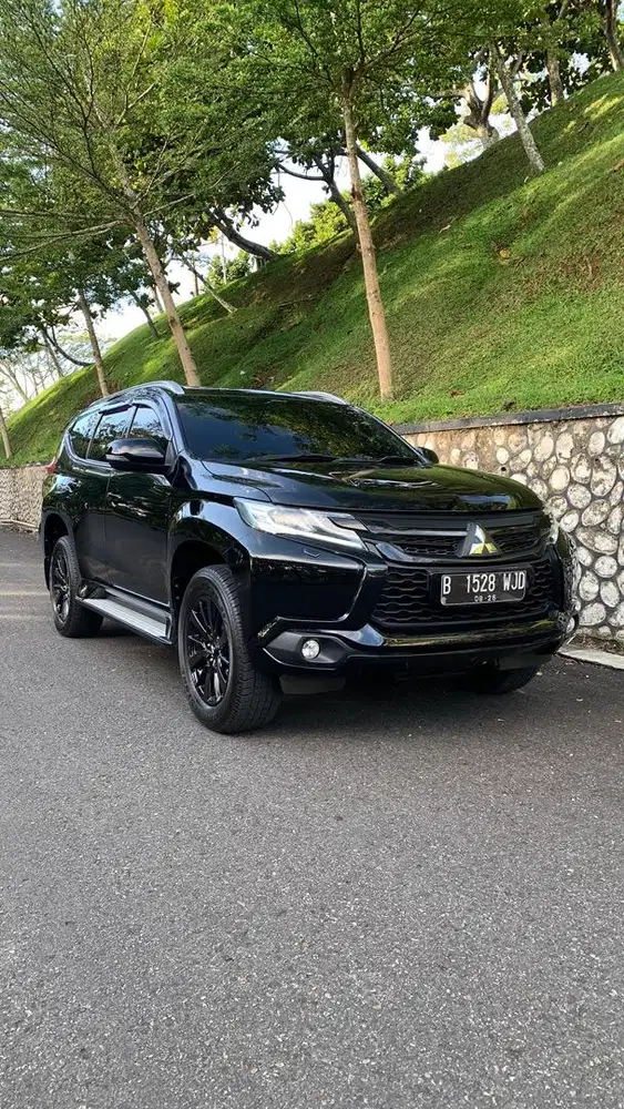 Pajero sport dakar 4x2 at 2016 hitam