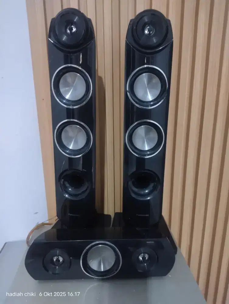 Speaker home theatre
