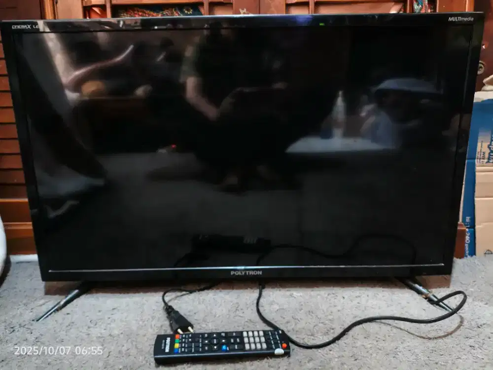 TV Polytron CinemaX 32 Inch Minus