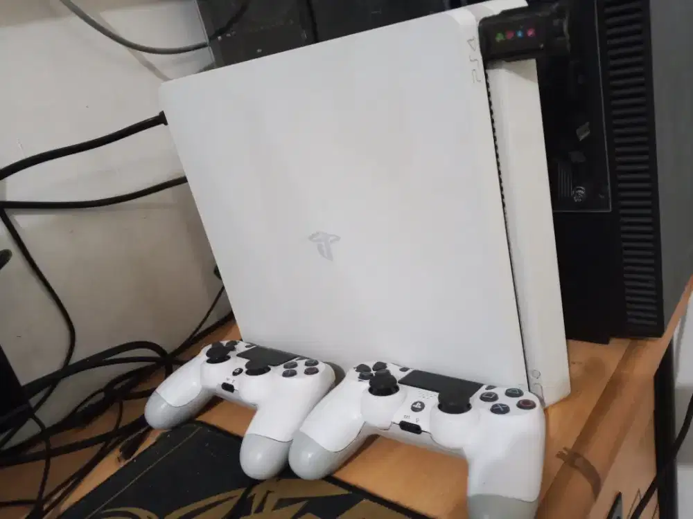 Ps4 slim 1TB Fw.9.0 seri 2218B