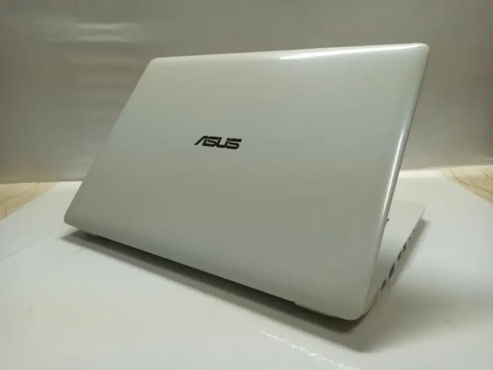 Laptop gaming /karyawan.. Asus A456U i5 Gen6 /8Gb /256Gb /Double Vga