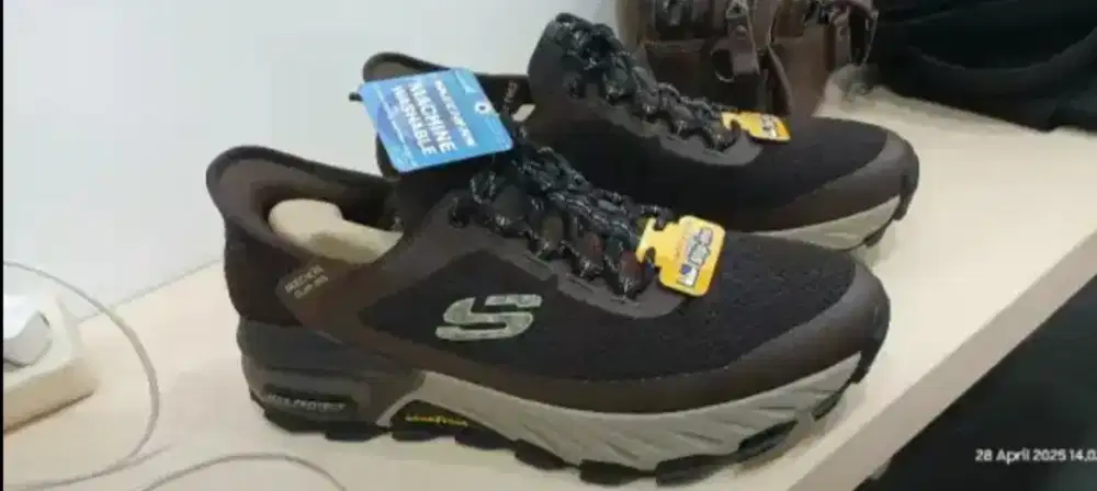 Sepatu skechers
