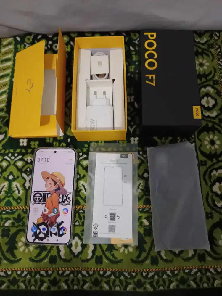 Handphone Poco F7 Silver 99% Like New dan Fullset (Nego Pertamax)