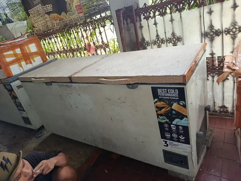 Freezer ukuran besar