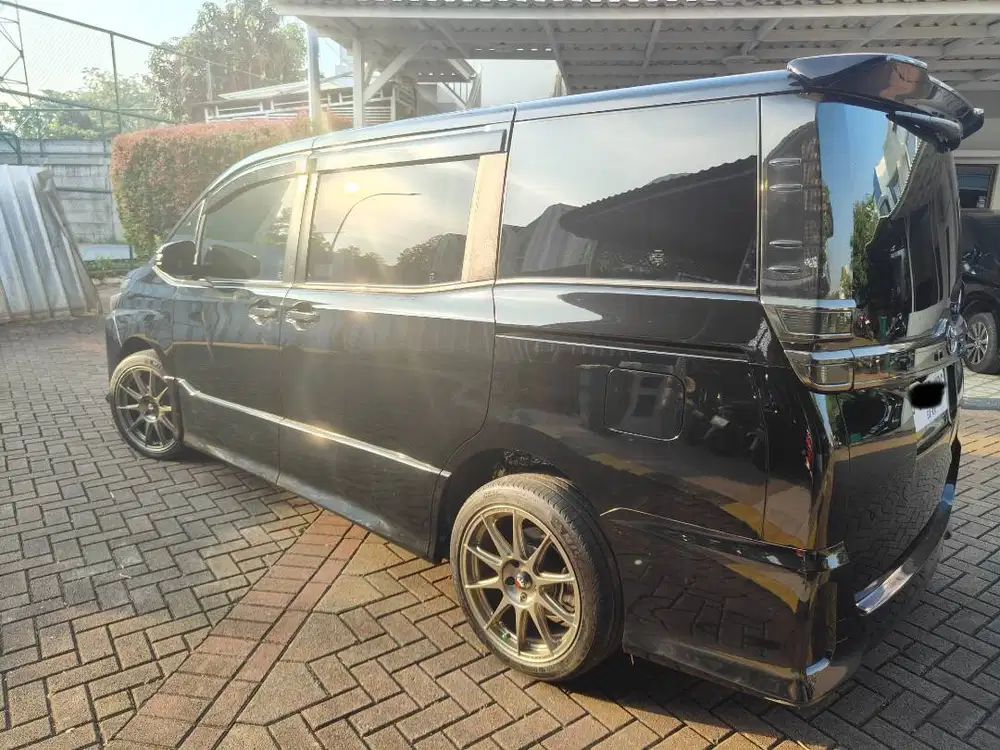 Toyota Voxy 2.0. km
