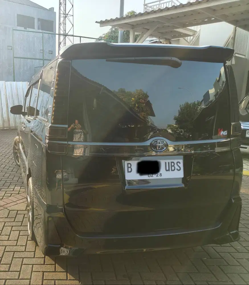 Toyota Voxy 2.0. km