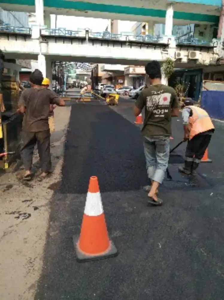 Aspal hotmix halaman rumah