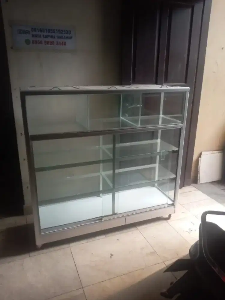ETALASE BEKAS BERAS