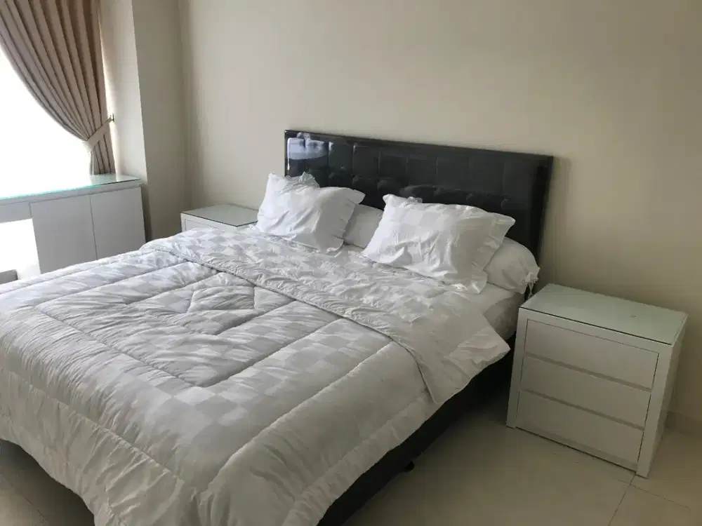 disewakan 2+1 bedroom condo full furnish taman anggrek residence