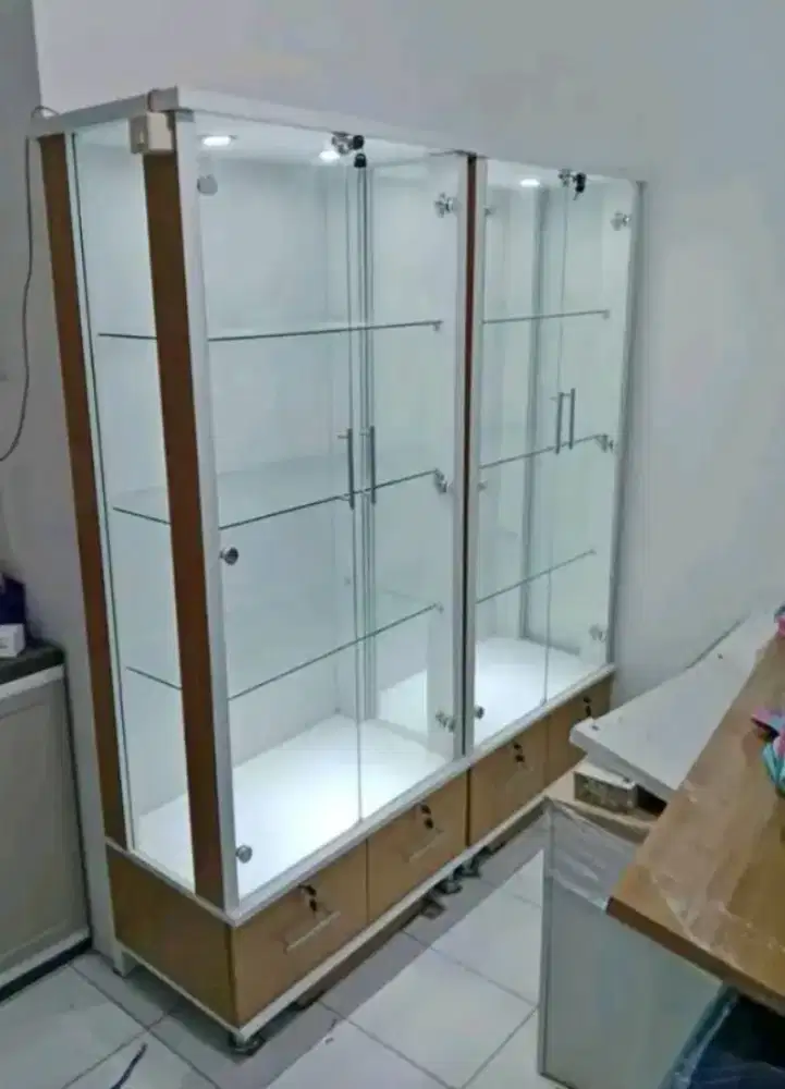 Rak Kaca Minimalis Modern