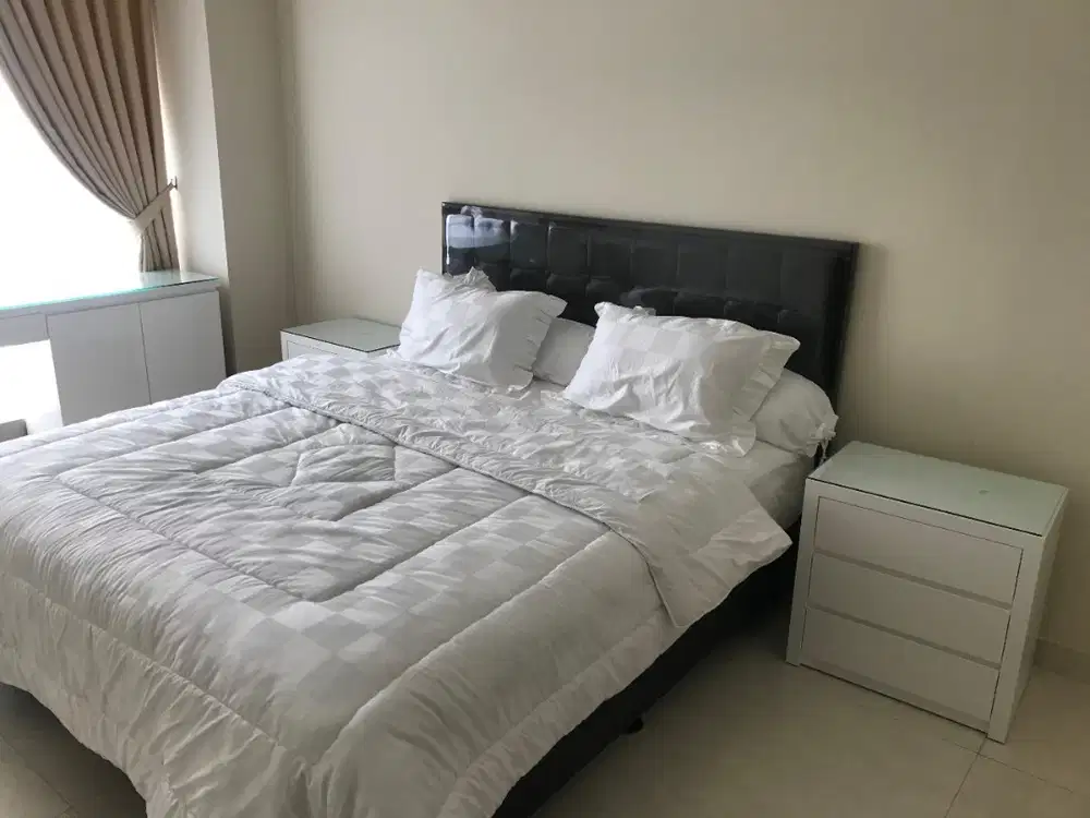 disewakan 2+1 bedroom furnish taman anggrek residence