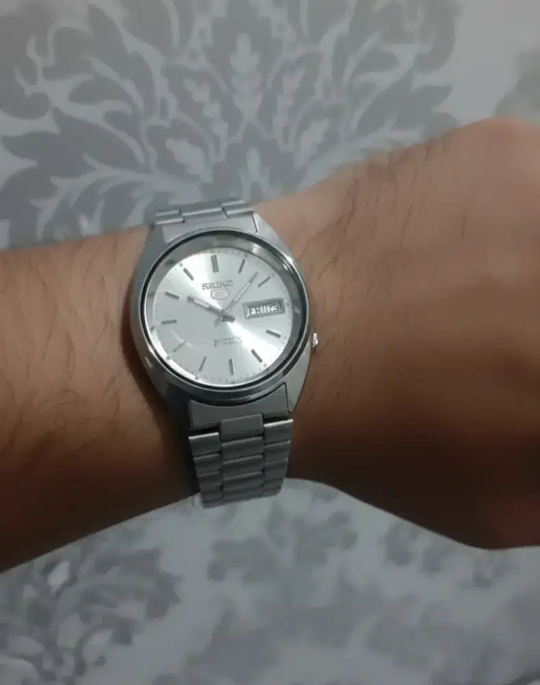 Jam tangan Seiko 5 automatic