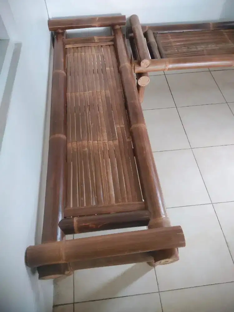 Kursi Bambu atau Bale Bale