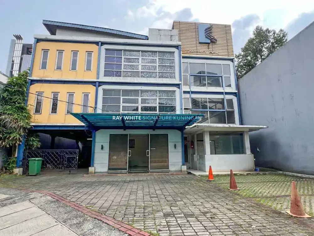 Kantor 3 Lantai di Jl Ubud Mega Kuningan Jakarta Selatan
