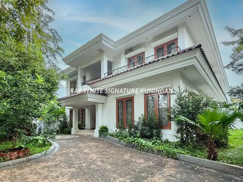 Rumah Mewah Posisi Hook di Jl Kintamani Mega Kuningan