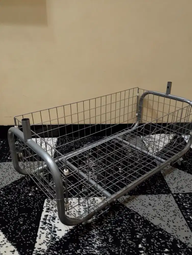 Keranjang besi serbaguna roda 4