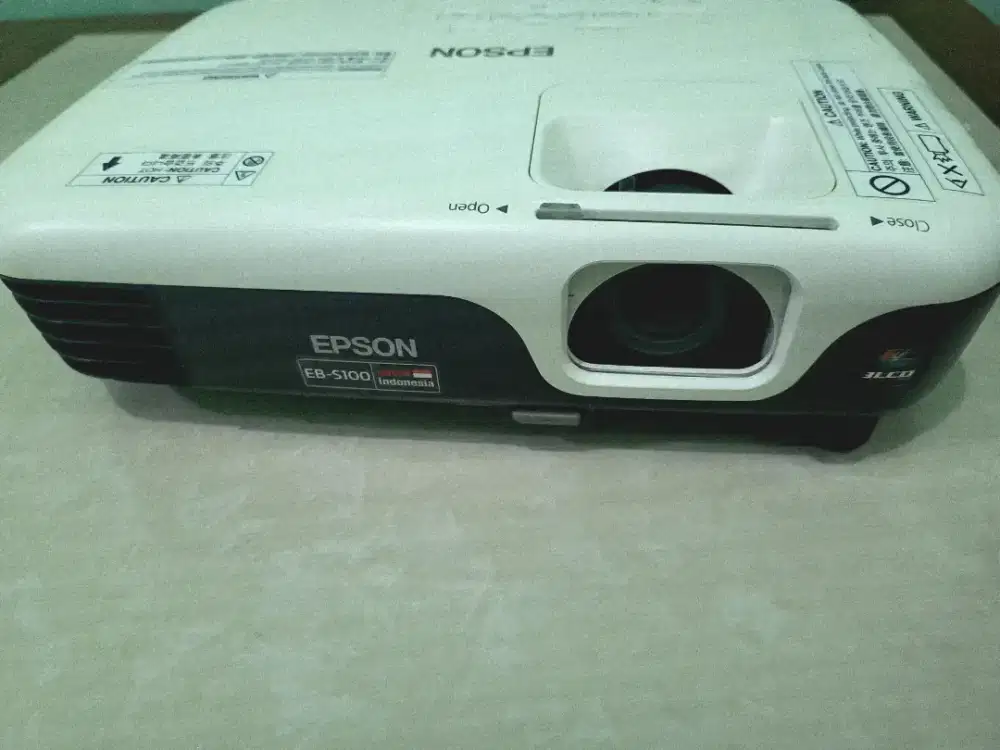 Proyektor infokus EPSON EB S100 mulus