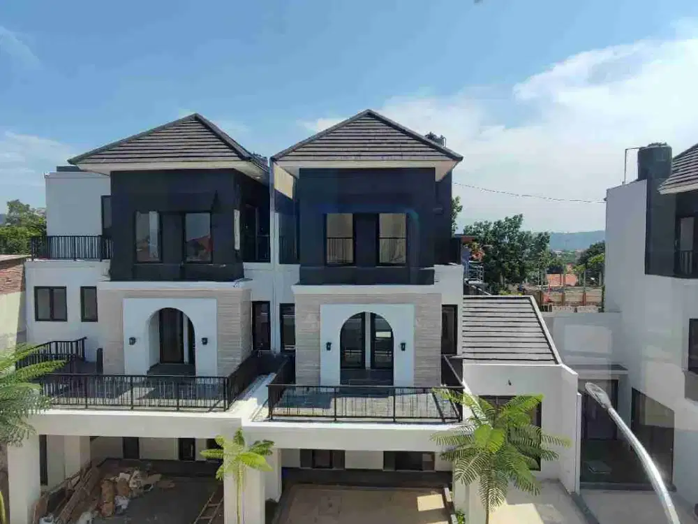 DiJual Rumah READY MEWAH 3LT ada Lift di Telaga Bodas Jatingaleh Semarang