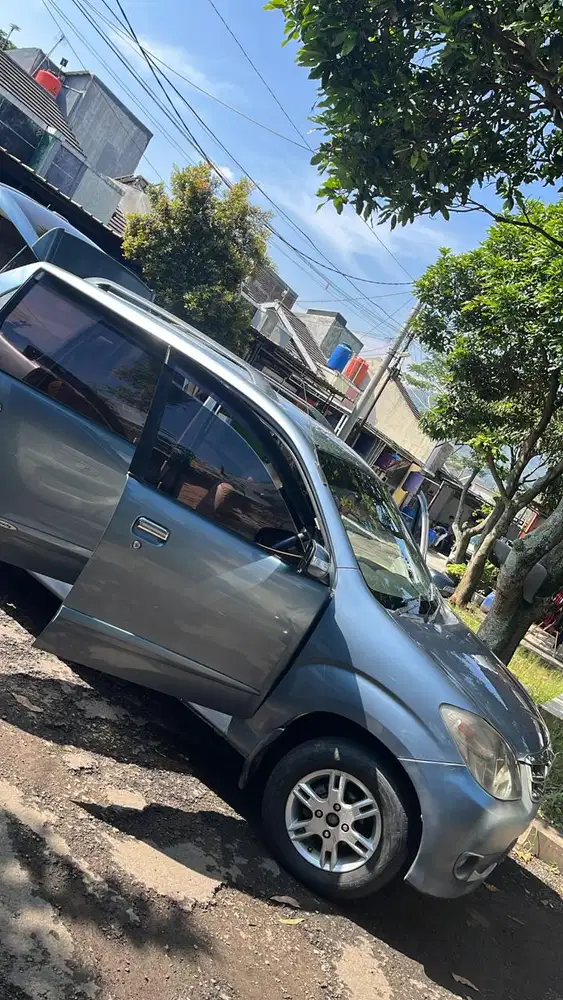 Daihatsu Xenia 2011 Bensin