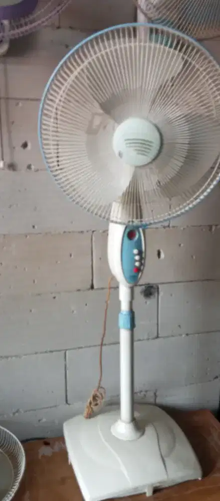 Kipas angin tinggi 16 maspion
