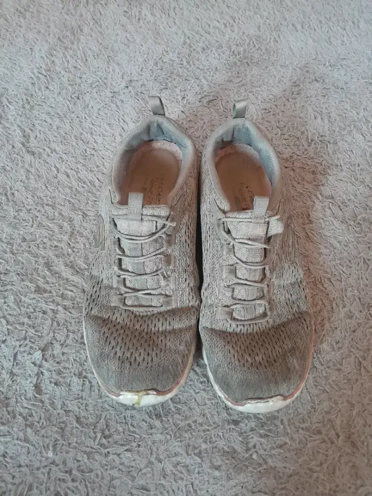 Sepatu wanita second skechers size 38