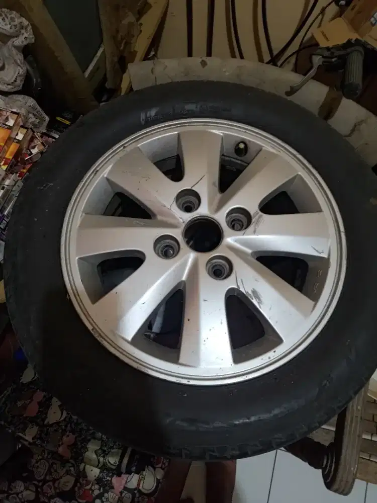 Ban cadangan/serep bekas Avanza