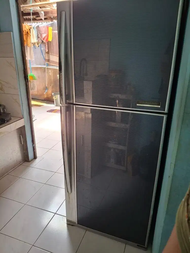 Kulkas jumbo toshiba 2 pintu
