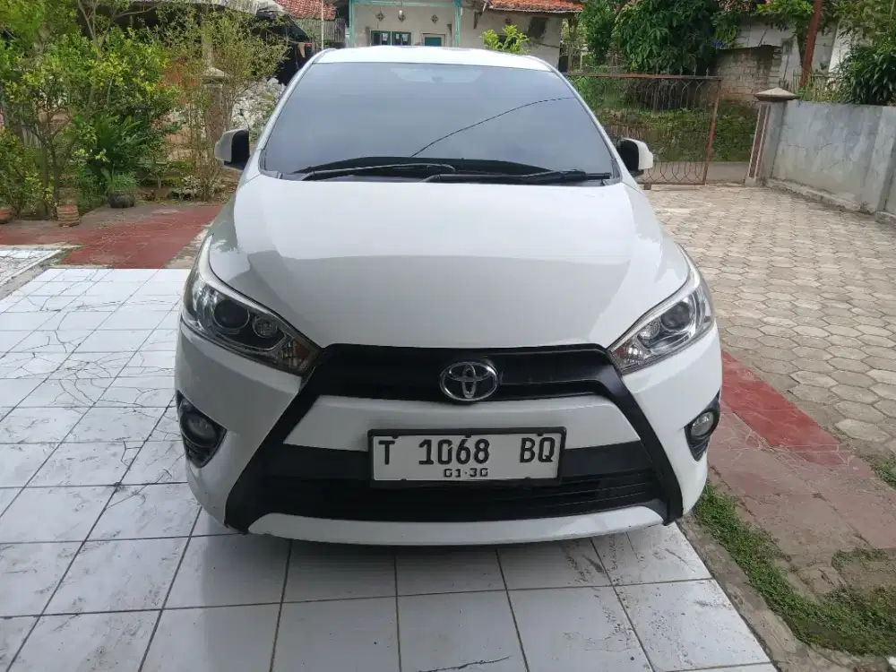 Yaris putih 2015