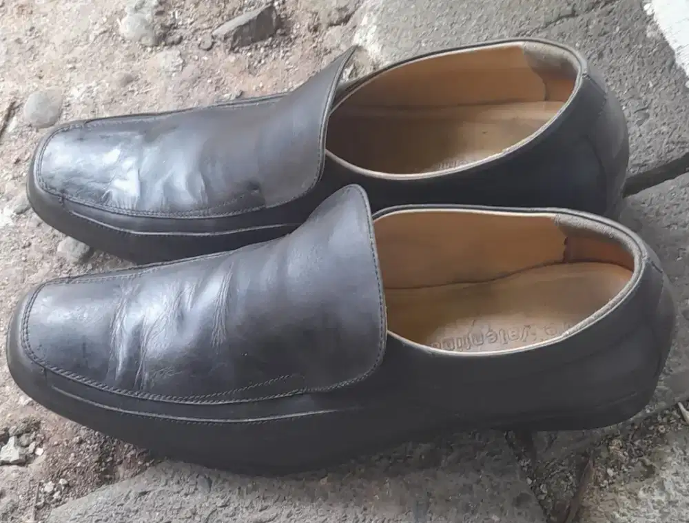 Sepatu andre sepatu andre valentino size 42