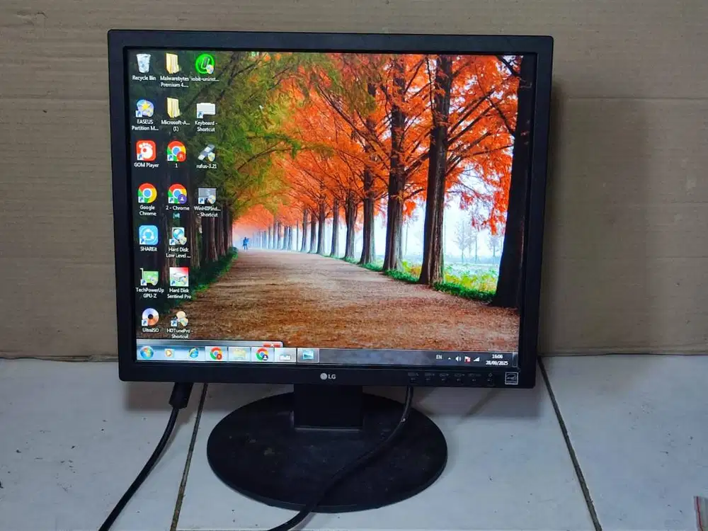 monitor led merk LG 19inc kotak