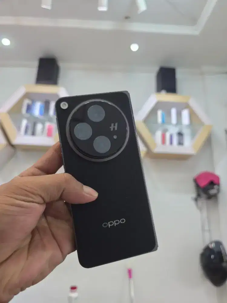 Oppo Fold N3 minus layar dalam off