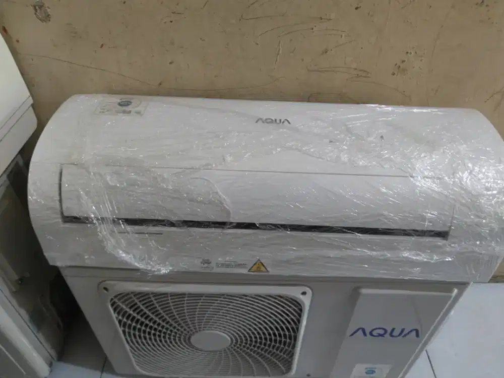 Ac aqua 1pk masih mulus dan garansi
