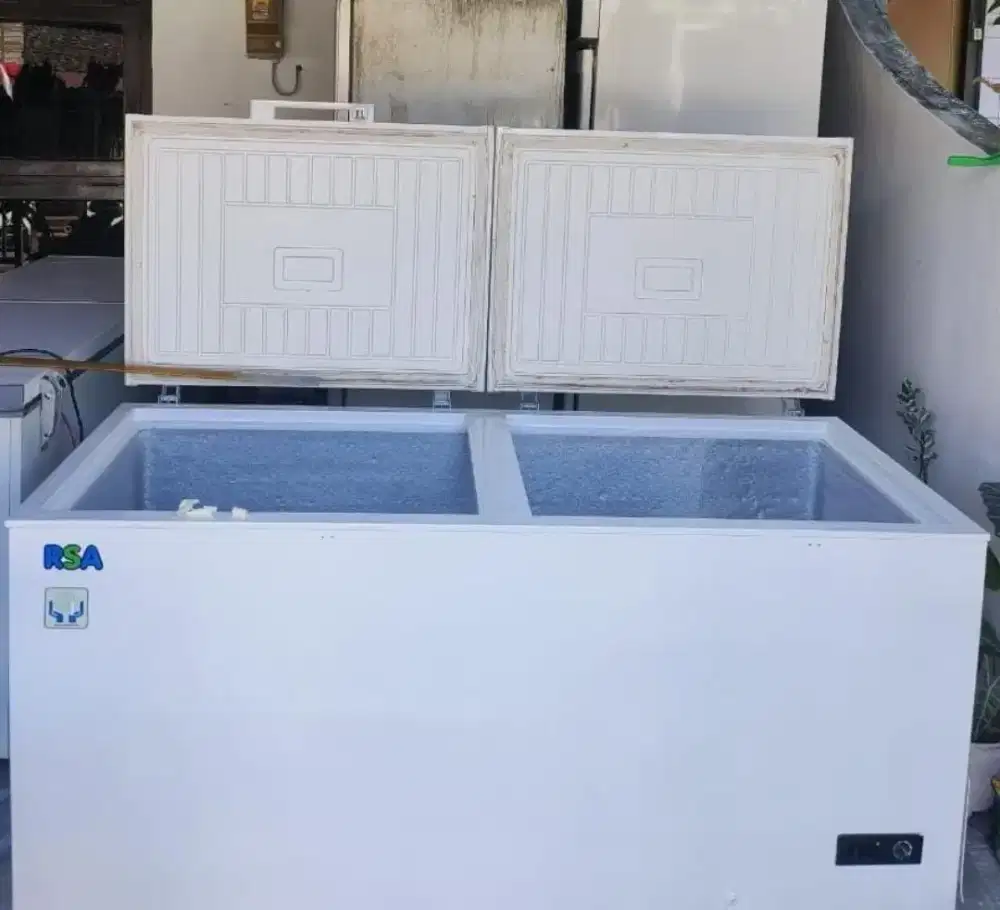 Freezer Box RSA 600L kondisi normal