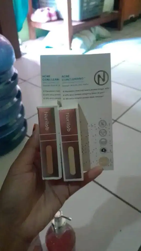Acne concealer .