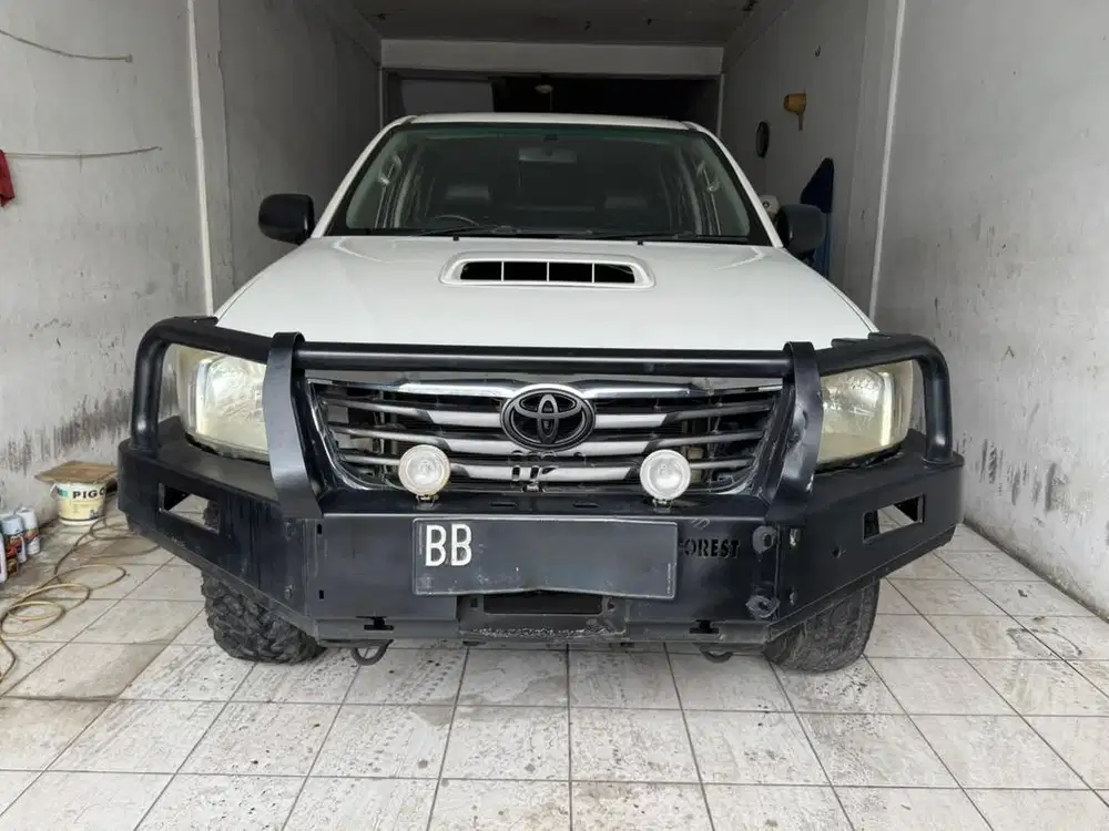Tdp 42 Jt Toyota Hilux 2.5 E Double Cabin 4x4 Manual 2015 Putih 1 Nama