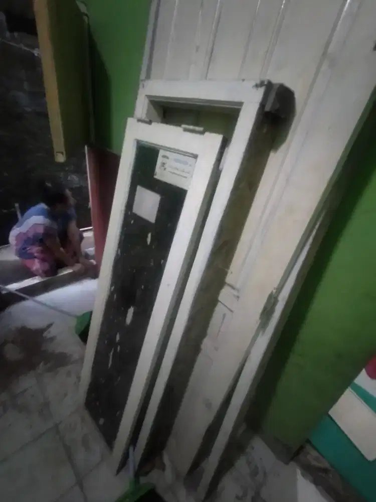 Jual kusen dan jendela bekas