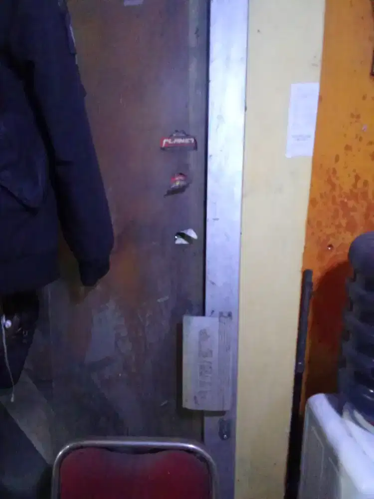 Pintu kaca almunium bekas kantor dan etalase almunium
